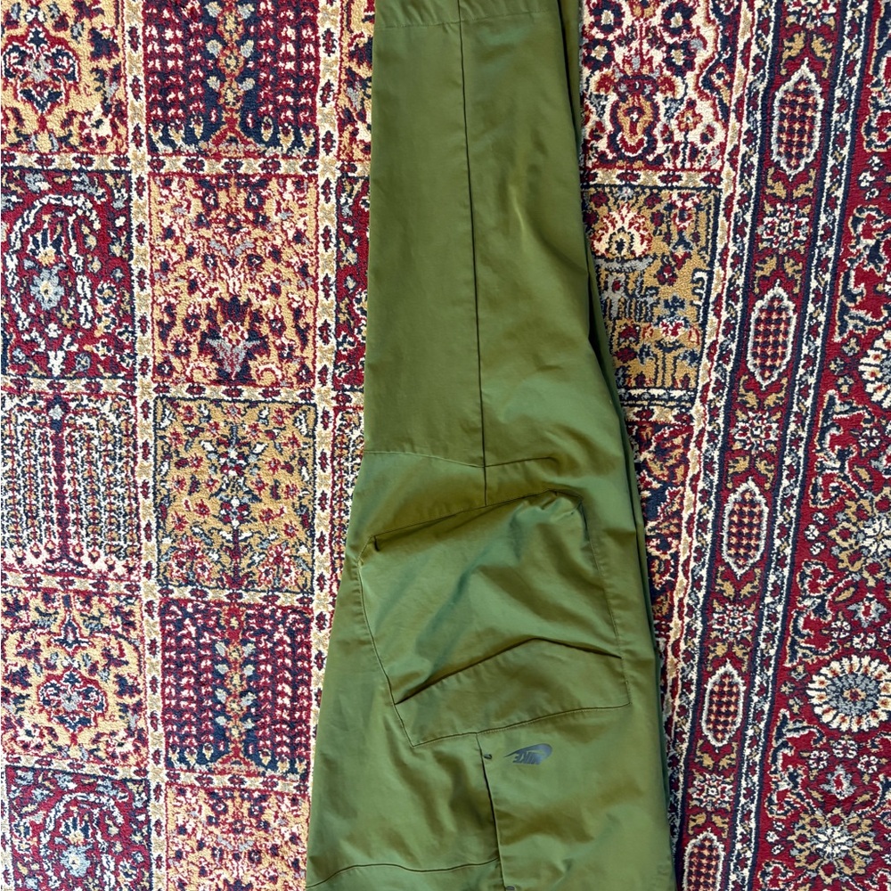 Nike Tech Essentials Woven Unlined Utility Pants in green, size 34 x 28, EUC - Picture 7 of 7